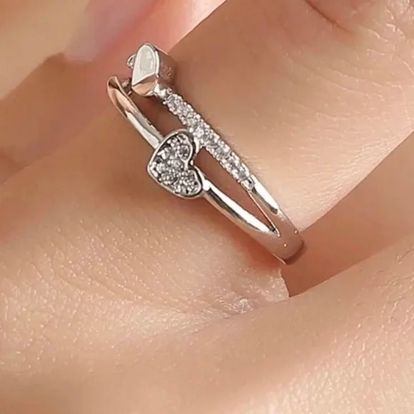 Elegant Sterling Silver Heart Ring - Picture 1 of 1